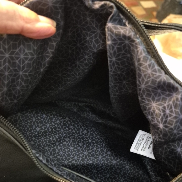 Elegant Black Shoulder Bag with lots of pockets - Picture 8 of 16